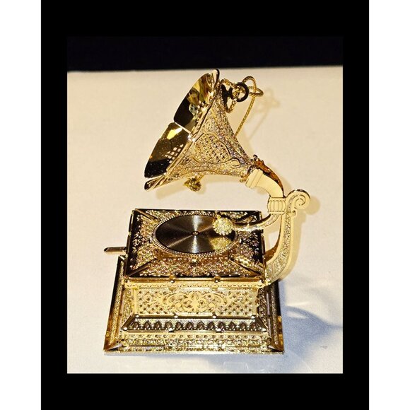 Danbury Mint Phonograph Victrola Ornament extremely detailed! 22kt gold plated - Picture 1 of 5